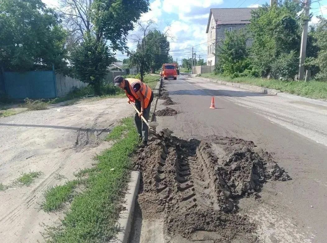 В Луганске обновили разметку на семи улицах: почти 500 квадратных метров В Луганске обновили разметку на семи улицах: почти 500 квадратных метров