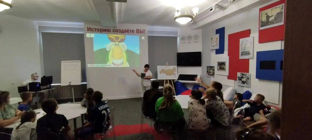В Детском центре Лутугинского РДК прошла викторина по любимым мультфильмам В Детском центре Лутугинского РДК прошла викторина по любимым мультфильмам