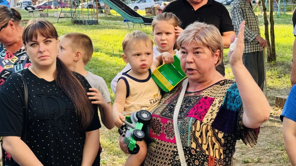 «Муниципальный диалог»: Жители квартала Щербакова в Луганске пообщались с представителями власти «Муниципальный диалог»: Жители квартала Щербакова в Луганске пообщались с представителями власти