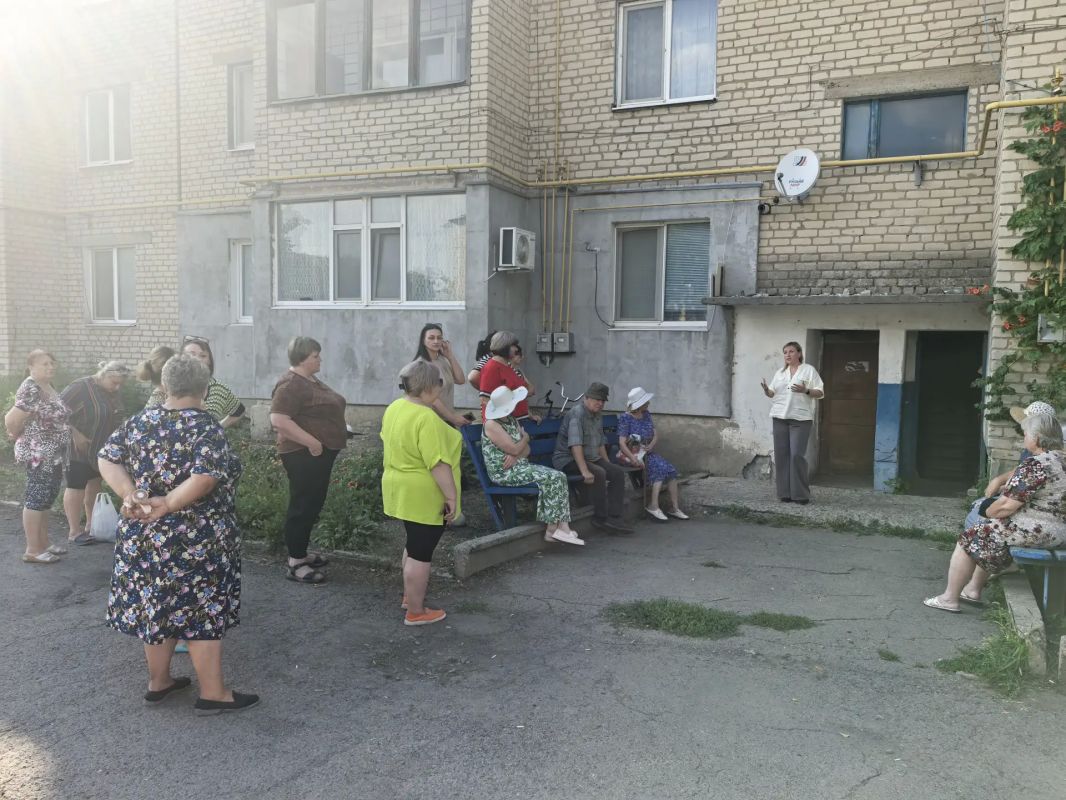 Продолжаем активную работу с населением на территории Краснодонского муниципального округа Продолжаем активную работу с населением на территории Краснодонского муниципального округа