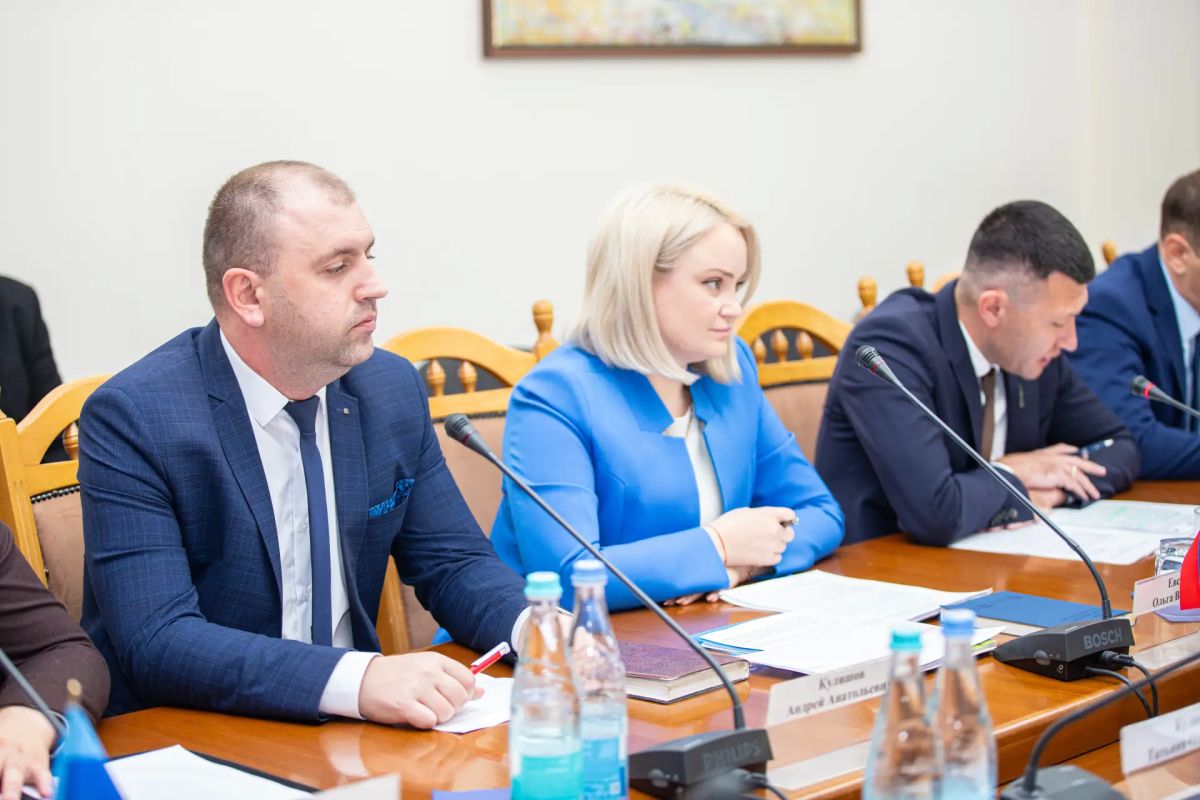 Алексей Самойлов на заседании Правительства ЛНР дал поручения по итогам рабочей поездки в учебные учреждения Алексей Самойлов на заседании Правительства ЛНР дал поручения по итогам рабочей поездки в учебные учреждения