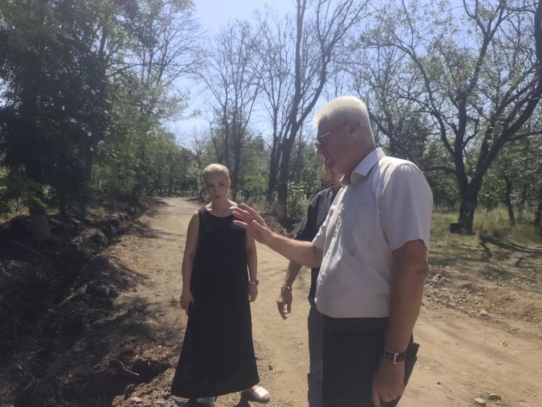 По народной программе в Краснодоне продолжается благоустройство второй части парка им. Молодой гвардии По народной программе в Краснодоне продолжается благоустройство второй части парка им. Молодой гвардии