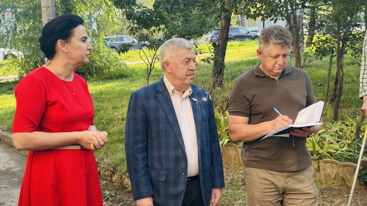 «Муниципальный диалог»: Жители квартала Щербакова в Луганске пообщались с представителями власти «Муниципальный диалог»: Жители квартала Щербакова в Луганске пообщались с представителями власти