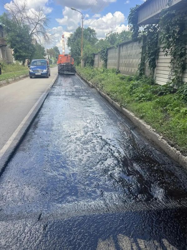 На участке автомобильной дороги Лутугино – Волнухино в черте города Лутугино завершается ключевой этап дорожно-строительных работ На участке автомобильной дороги Лутугино – Волнухино в черте города Лутугино завершается ключевой этап дорожно-строительных работ