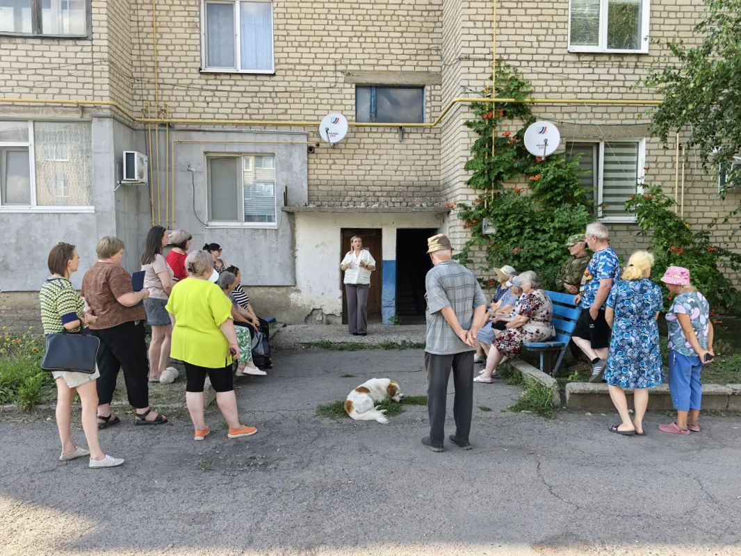 Продолжаем активную работу с населением на территории Краснодонского муниципального округа Продолжаем активную работу с населением на территории Краснодонского муниципального округа