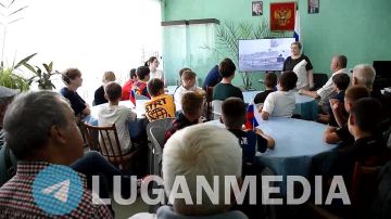 В преддверии Дня физкультурника в Кировском историко-художественном музее прошла встреча, объединившая ветеранов спорта и юных футболистов