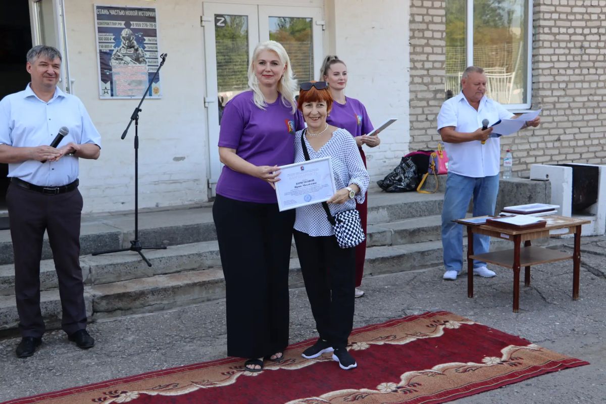 В преддверии Дня физкультурника в Стаханове наградили сотрудников спортивной сферы и ветеранов спорта В преддверии Дня физкультурника в Стаханове наградили сотрудников спортивной сферы и ветеранов спорта