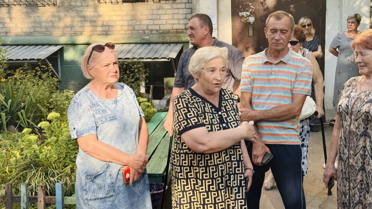 «Муниципальный диалог»: Жители квартала Щербакова в Луганске пообщались с представителями власти «Муниципальный диалог»: Жители квартала Щербакова в Луганске пообщались с представителями власти