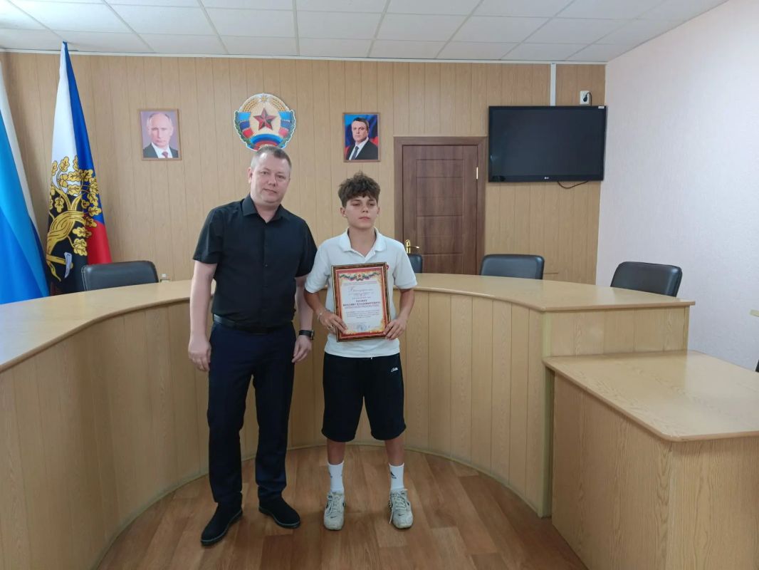 В Ровеньках торжественно отметили День физкультурника В Ровеньках состоялось торжественное мероприятие, посвященное Дню физкультурника. Праздник объединил тех, для кого спорт стал не просто профессией, а настоящим... В Ровеньках торжественно отметили День физкультурника В Ровеньках состоялось торжественное мероприятие, посвященное Дню физкультурника. Праздник объединил тех, для кого спорт стал не просто профессией, а настоящим...