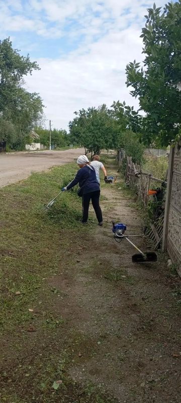 Коммунальные службы продолжают приводить в порядок улицы города Приволье Коммунальные службы продолжают приводить в порядок улицы города Приволье