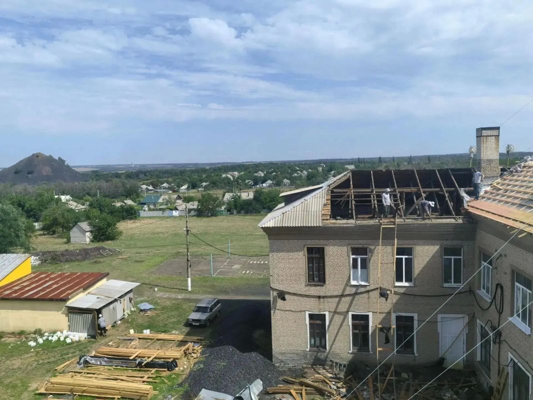 Республика Коми продолжает ремонт в Михайловской школе имени А.И. Малёна Республика Коми продолжает ремонт в Михайловской школе имени А.И. Малёна