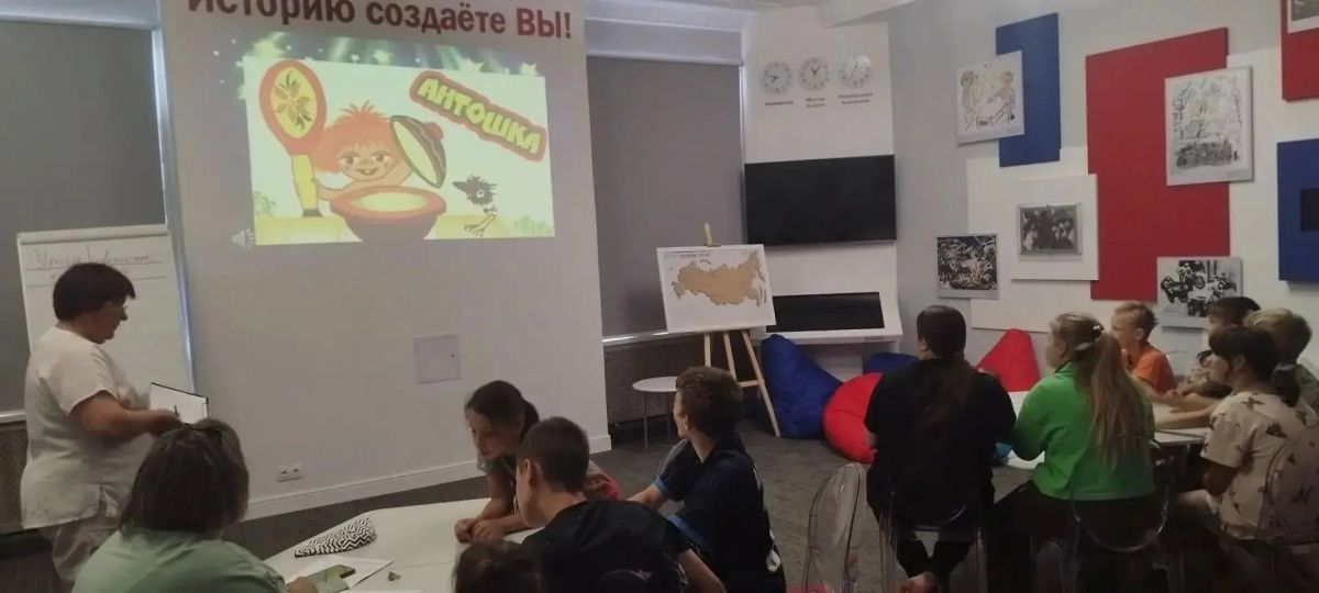 В Детском центре Лутугинского РДК прошла викторина по любимым мультфильмам В Детском центре Лутугинского РДК прошла викторина по любимым мультфильмам