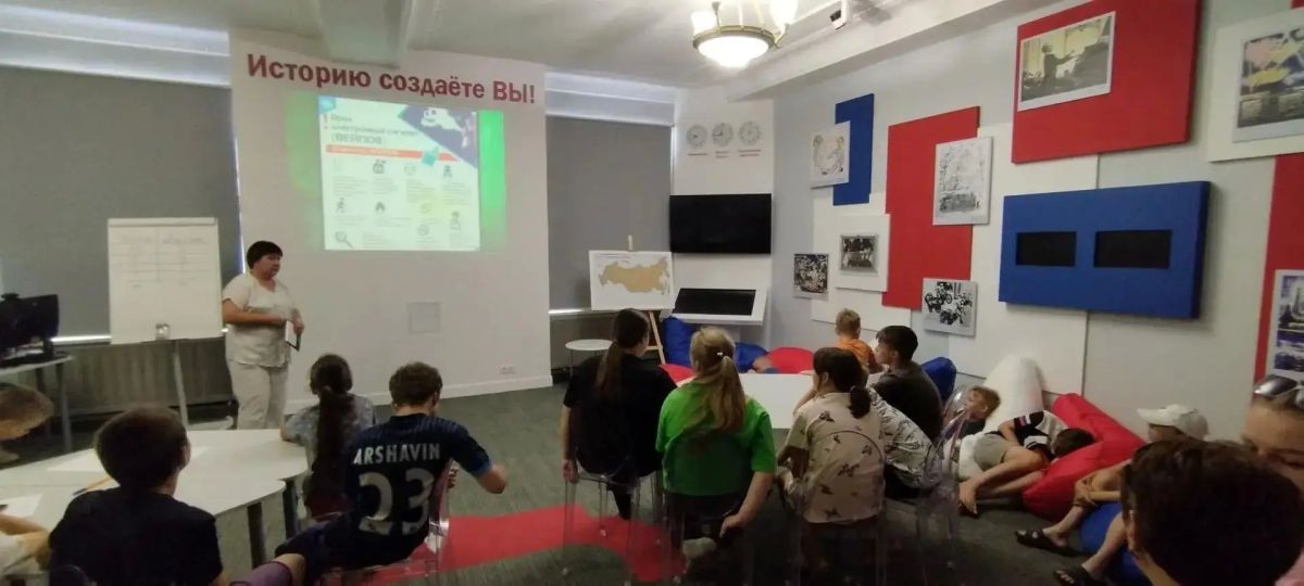 В Детском центре Лутугинского РДК прошёл час здоровья «Азбука здоровья» В Детском центре Лутугинского РДК прошёл час здоровья «Азбука здоровья»