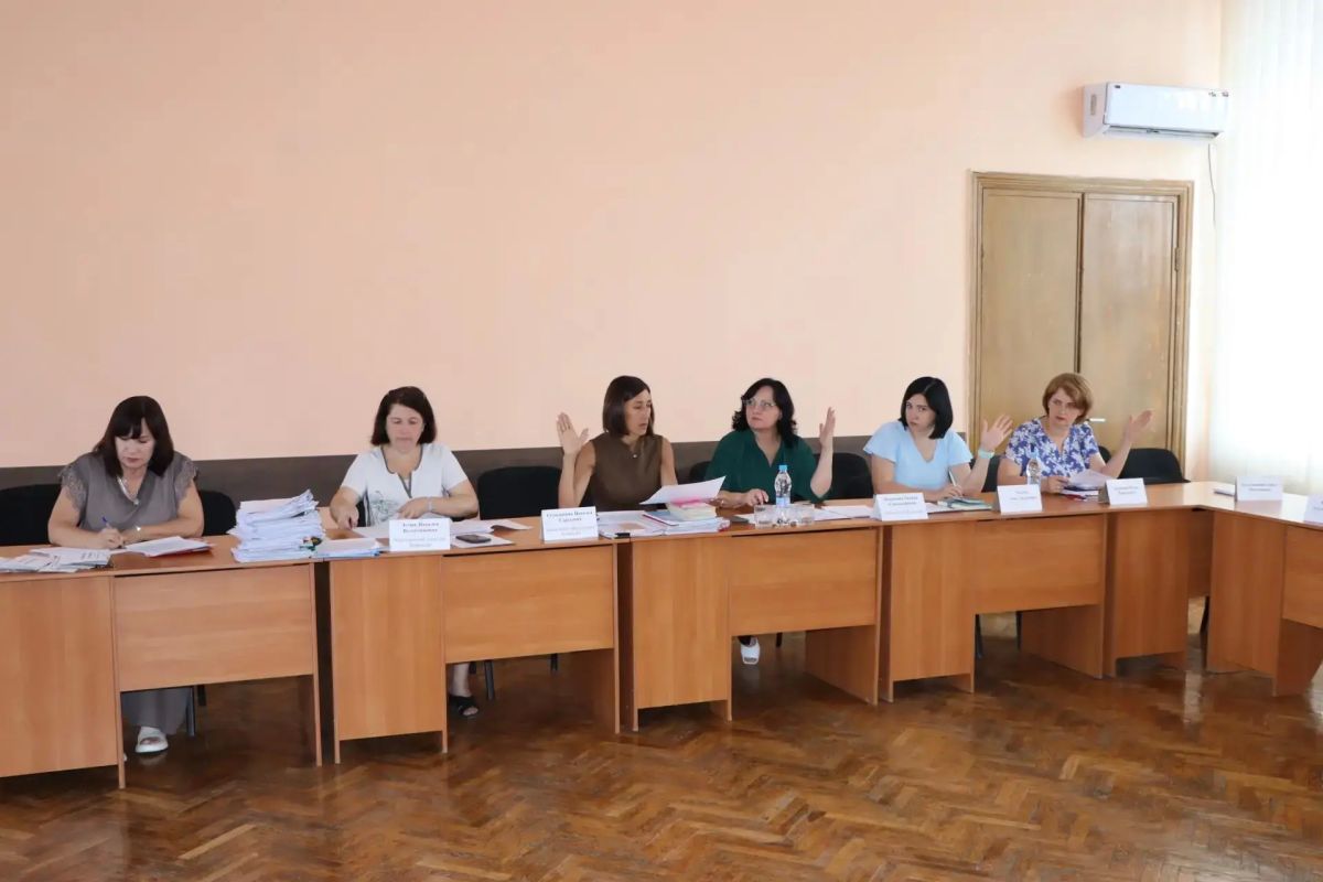 В Лутугинском округе состоялось очередное заседание Районной комиссии по делам несовершеннолетних и защите их прав В Лутугинском округе состоялось очередное заседание Районной комиссии по делам несовершеннолетних и защите их прав