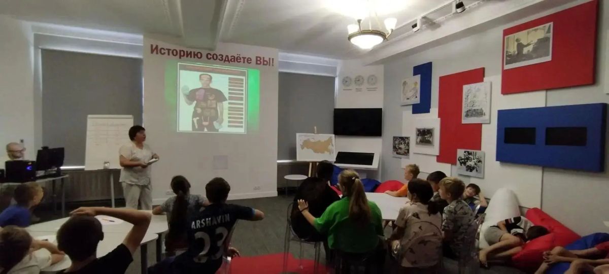 В Детском центре Лутугинского РДК прошёл час здоровья «Азбука здоровья» В Детском центре Лутугинского РДК прошёл час здоровья «Азбука здоровья»