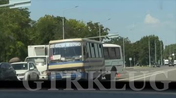 В Луганске случились сразу две аварии с автобусами На Городке столкнулись легковушка и 170-й автобус. На Оборонной — междугородний «Луганск — Свердловск» и ПАЗ
