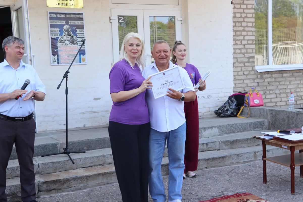 В преддверии Дня физкультурника в Стаханове наградили сотрудников спортивной сферы и ветеранов спорта В преддверии Дня физкультурника в Стаханове наградили сотрудников спортивной сферы и ветеранов спорта