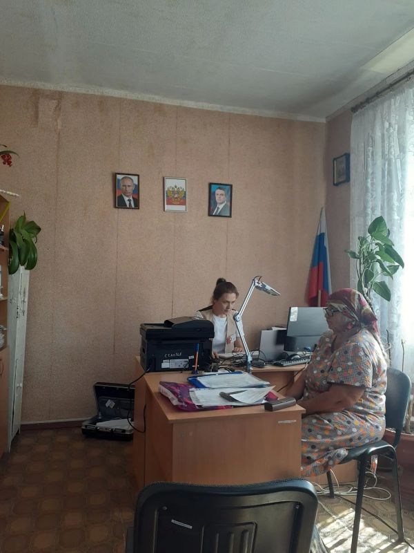 Сегодня на территории Великочерниговского отдела жизнеобеспечения в с. Великая Черниговка прошёл выездной приём граждан специалистами ГБУ «МФЦ» ЛНР Сегодня на территории Великочерниговского отдела жизнеобеспечения в с. Великая Черниговка прошёл выездной приём граждан специалистами ГБУ «МФЦ» ЛНР