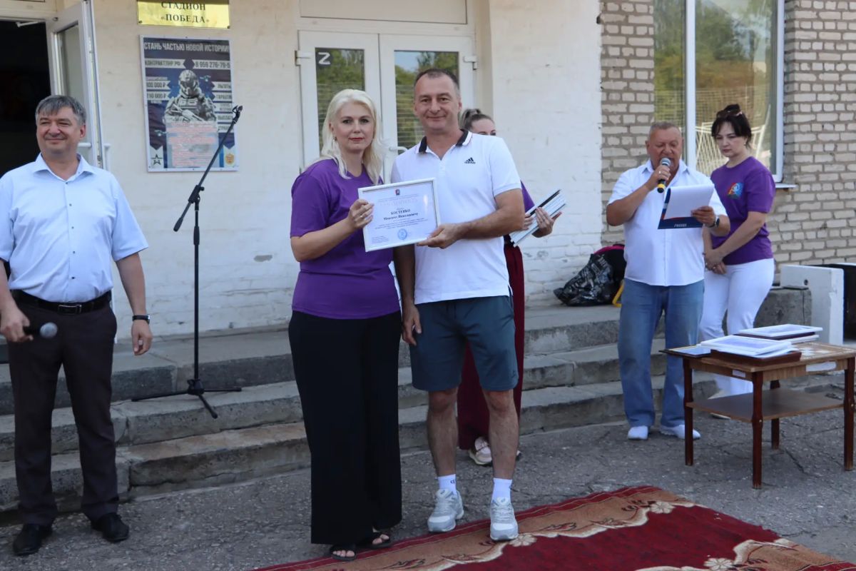 В преддверии Дня физкультурника в Стаханове наградили сотрудников спортивной сферы и ветеранов спорта В преддверии Дня физкультурника в Стаханове наградили сотрудников спортивной сферы и ветеранов спорта