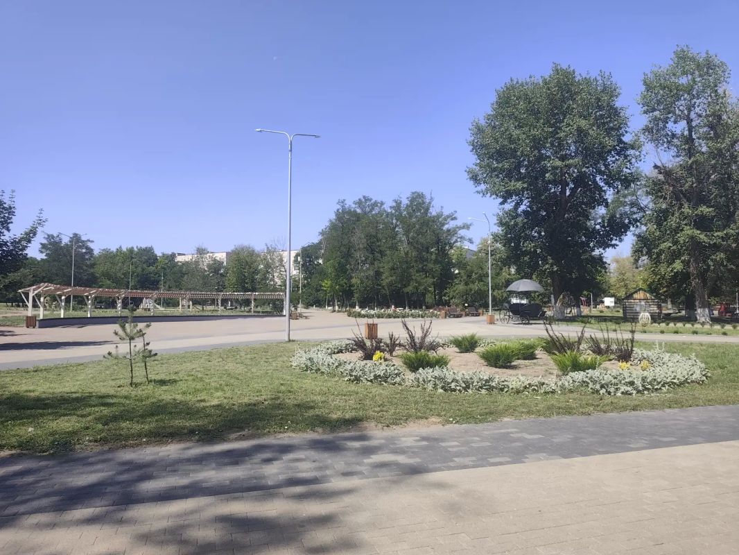 По народной программе в Краснодоне продолжается благоустройство второй части парка им. Молодой гвардии По народной программе в Краснодоне продолжается благоустройство второй части парка им. Молодой гвардии