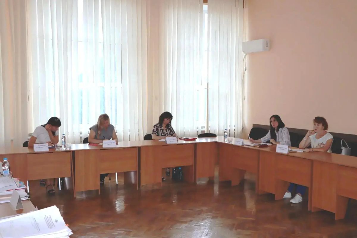 В Лутугинском округе состоялось очередное заседание Районной комиссии по делам несовершеннолетних и защите их прав В Лутугинском округе состоялось очередное заседание Районной комиссии по делам несовершеннолетних и защите их прав
