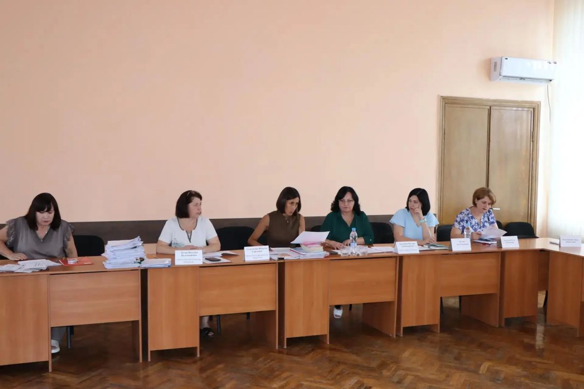 В Лутугинском округе состоялось очередное заседание Районной комиссии по делам несовершеннолетних и защите их прав В Лутугинском округе состоялось очередное заседание Районной комиссии по делам несовершеннолетних и защите их прав