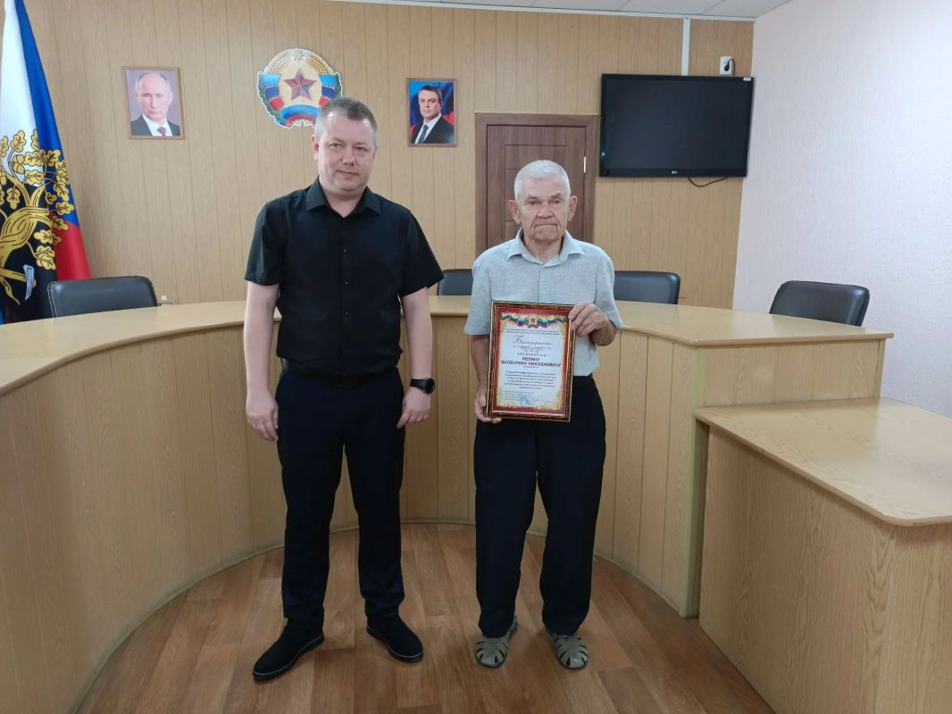 В Ровеньках торжественно отметили День физкультурника В Ровеньках состоялось торжественное мероприятие, посвященное Дню физкультурника. Праздник объединил тех, для кого спорт стал не просто профессией, а настоящим... В Ровеньках торжественно отметили День физкультурника В Ровеньках состоялось торжественное мероприятие, посвященное Дню физкультурника. Праздник объединил тех, для кого спорт стал не просто профессией, а настоящим...