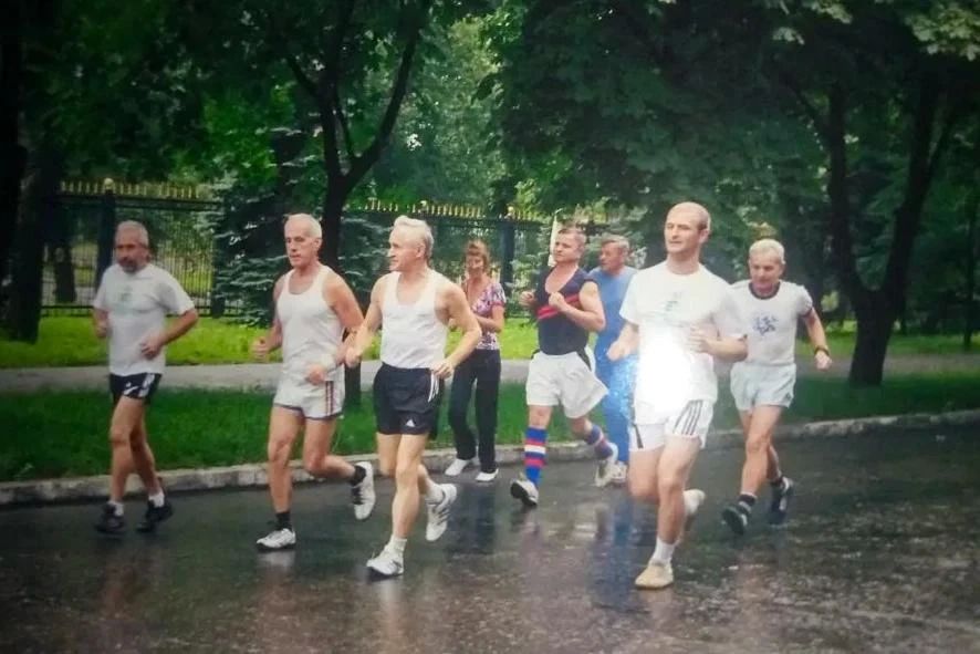Когда утро начинается с бега: история стахановского марафонца Алексея Гиюка Когда утро начинается с бега: история стахановского марафонца Алексея Гиюка