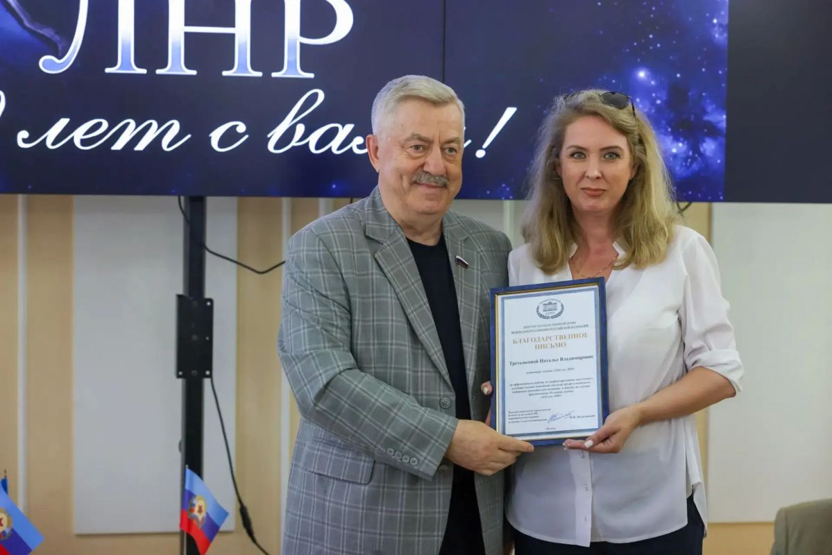Виктор Водолацкий: Принял участие в торжественном мероприятии, посвящённом 30-летию со дня создания общественно-политической газеты «XXI век ЛНР» Виктор Водолацкий: Принял участие в торжественном мероприятии, посвящённом 30-летию со дня создания общественно-политической газеты «XXI век ЛНР»