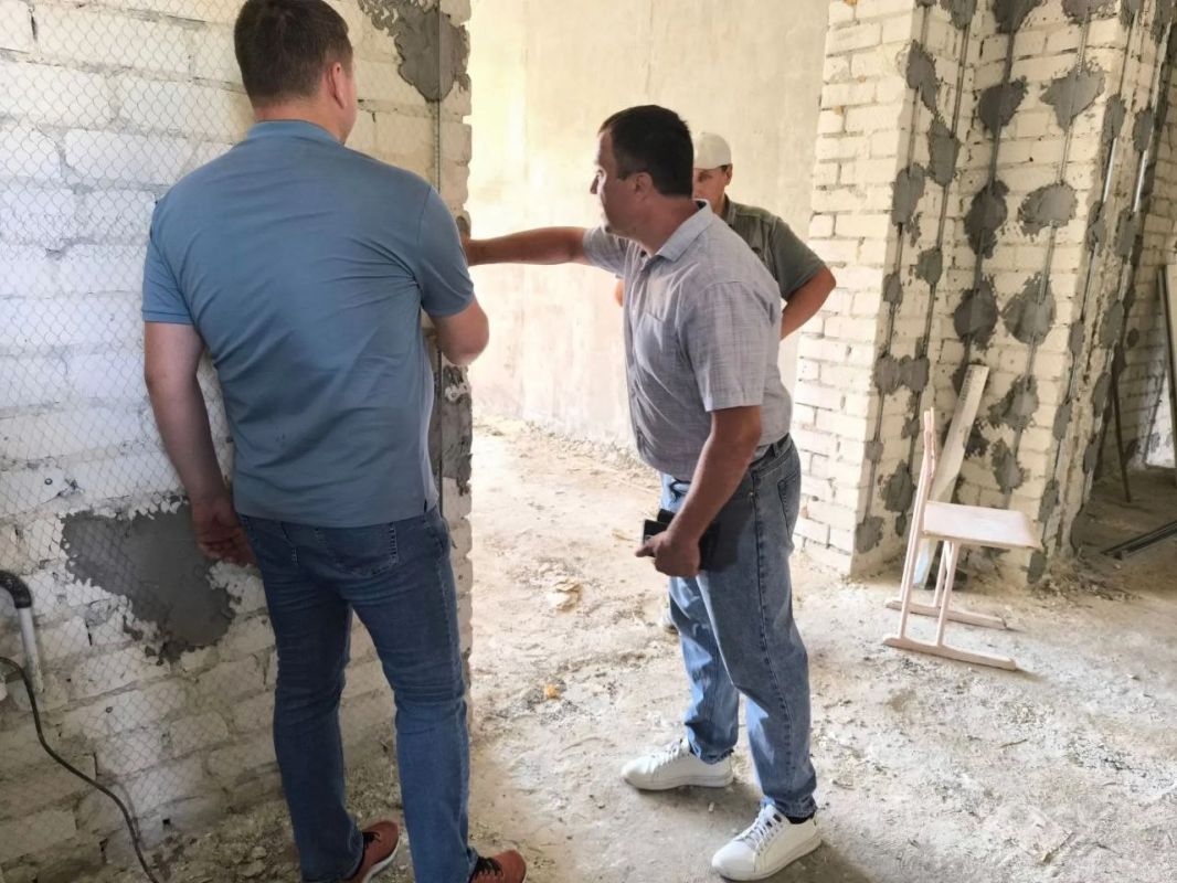 В Лисичанской школе №2 продолжается масштабный ремонт в рамках Народной программы В Лисичанской школе №2 продолжается масштабный ремонт в рамках Народной программы
