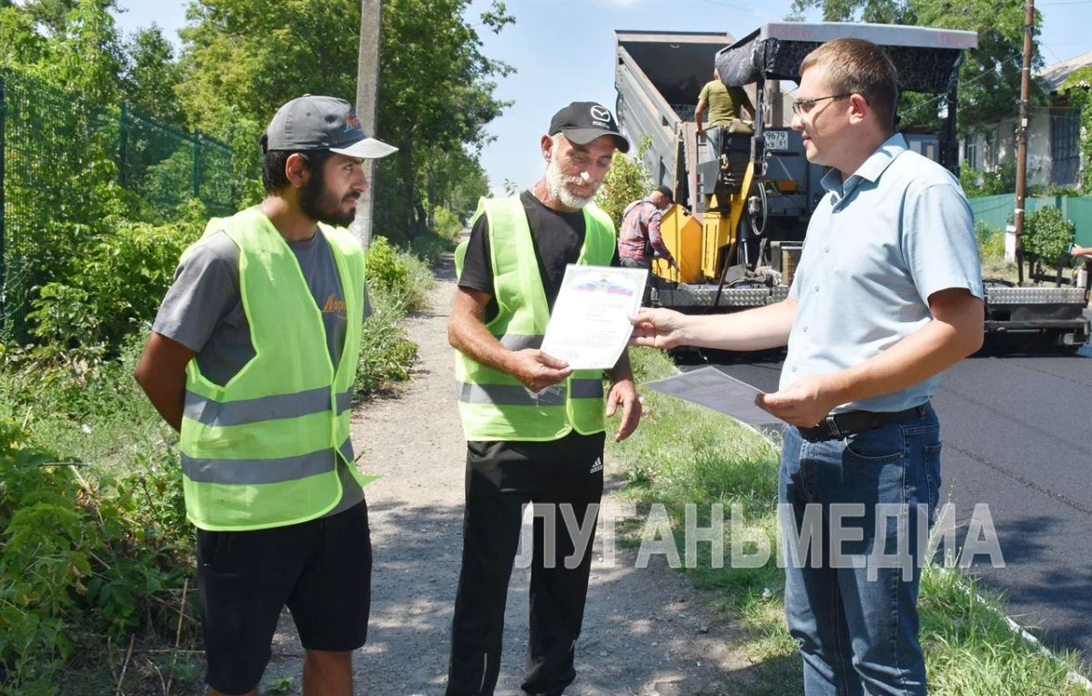 В Брянке с профессиональным праздником поздравили строителей из региона-шефа В Брянке с профессиональным праздником поздравили строителей из региона-шефа