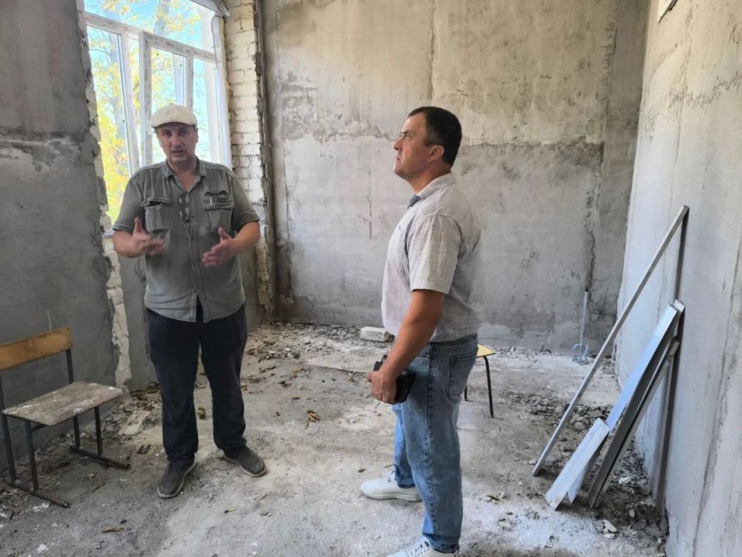 В Лисичанской школе №2 продолжается масштабный ремонт в рамках Народной программы В Лисичанской школе №2 продолжается масштабный ремонт в рамках Народной программы