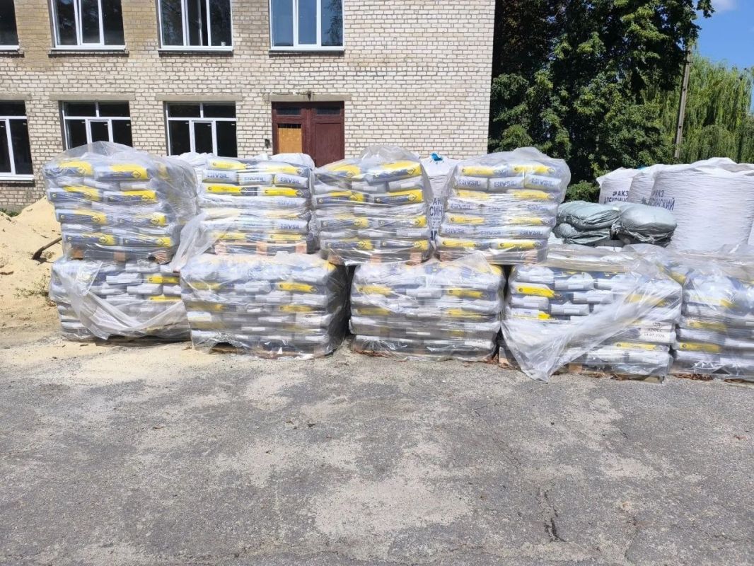 В Лисичанской школе №2 продолжается масштабный ремонт в рамках Народной программы В Лисичанской школе №2 продолжается масштабный ремонт в рамках Народной программы