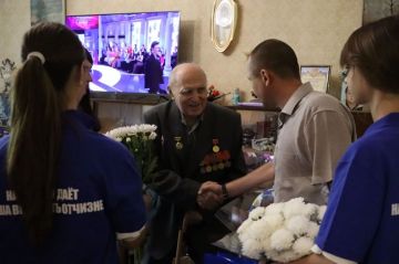 Единороссы поздравили строителей Северодонецка: от первостроителей до героев восстановления
