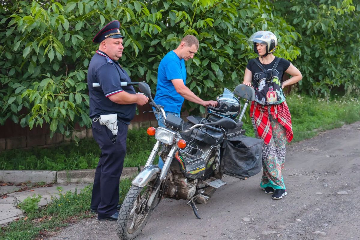 Сотрудники Госавтоинспекции проводят рейды по выявлению нарушений среди водителей мототранспорта Сотрудники Госавтоинспекции проводят рейды по выявлению нарушений среди водителей мототранспорта