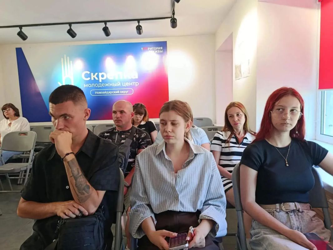 Константин Бутримов: Живой разговор о будущем: как в «Скрепке» зажигали интерес к муниципальной службе Константин Бутримов: Живой разговор о будущем: как в «Скрепке» зажигали интерес к муниципальной службе