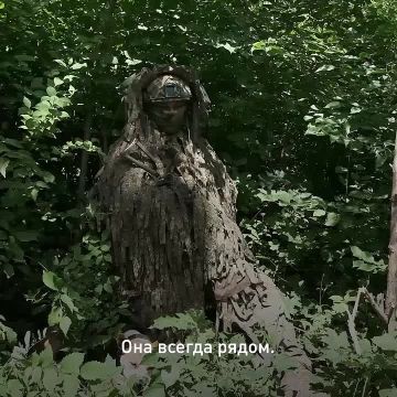 «Не раз она нас спасала». Собака по кличке Баста помогает выполнять боевые задачи в зоне СВО своему хозяину, стрелку с позывным «Морген»