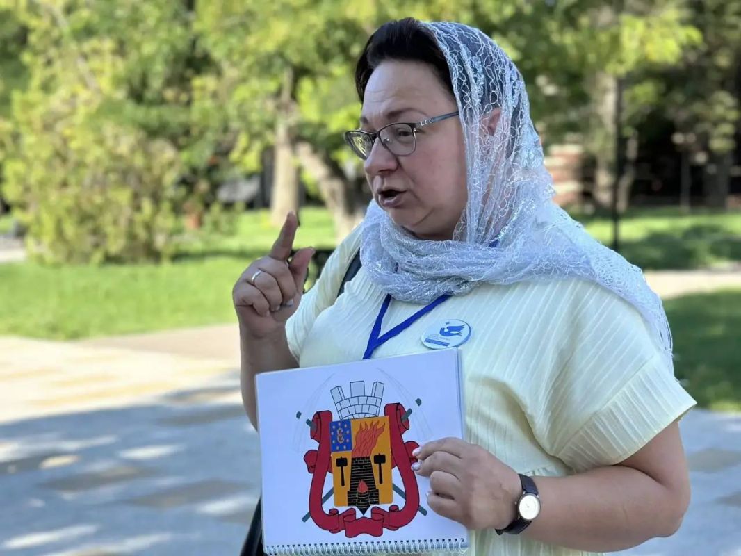Штаб общественной поддержки «Единой России» организовал пешую экскурсию по старому центру Луганска Штаб общественной поддержки «Единой России» организовал пешую экскурсию по старому центру Луганска