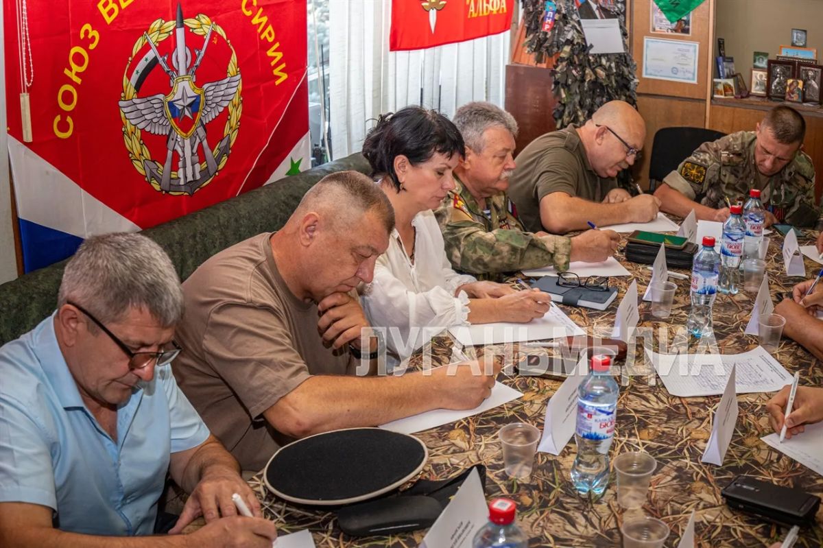В Луганске прошла акция «Письмо Герою» от Союза ветеранов Донбасса СВО В Луганске прошла акция «Письмо Герою» от Союза ветеранов Донбасса СВО