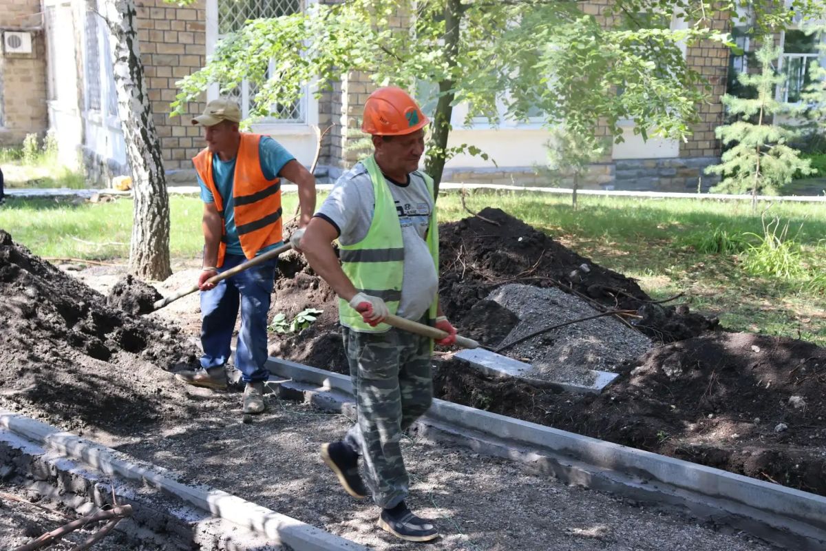 С рабочим визитом побывала на строительной площадке, где идёт реализация проекта «Земля рекордов» С рабочим визитом побывала на строительной площадке, где идёт реализация проекта «Земля рекордов»