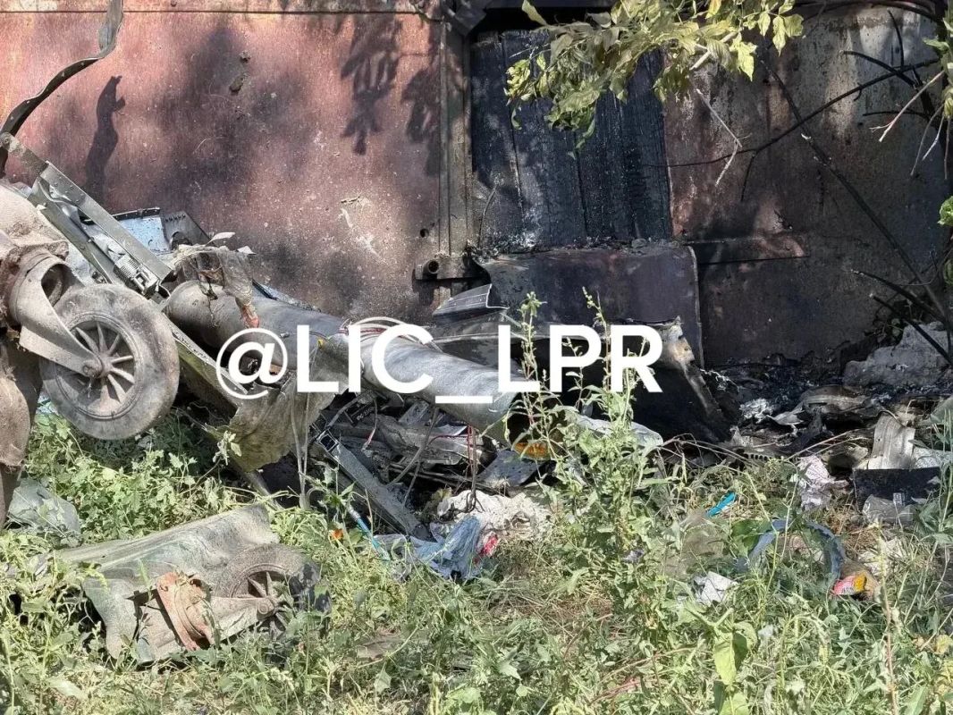 Украинский беспилотник атаковал частный сектор в Луганске утром, серьезно ранена женщина Украинский беспилотник атаковал частный сектор в Луганске утром, серьезно ранена женщина