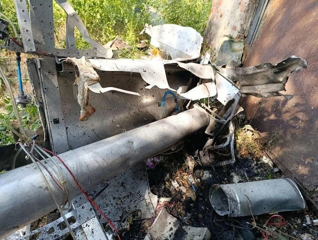 Утром в Луганске БПЛА атаковали частный сектор и парковку на придомовой территории Утром в Луганске БПЛА атаковали частный сектор и парковку на придомовой территории