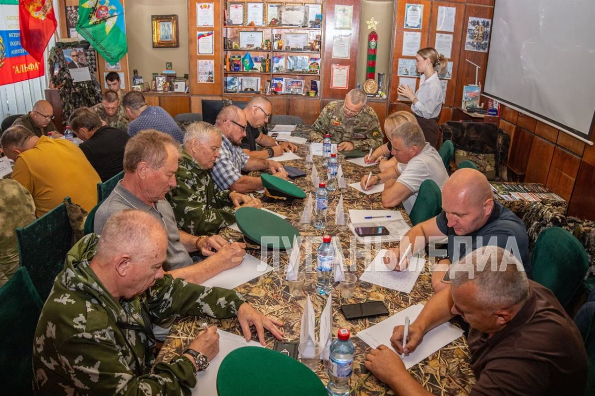 В Луганске прошла акция «Письмо Герою» от Союза ветеранов Донбасса СВО В Луганске прошла акция «Письмо Герою» от Союза ветеранов Донбасса СВО