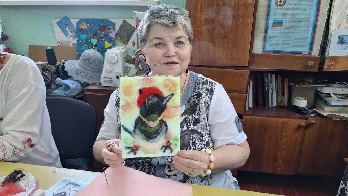 В Кировском клубе «Кудесники» состоялся мастер-класс по шерстяной живописи «Сорока-модница» В Кировском клубе «Кудесники» состоялся мастер-класс по шерстяной живописи «Сорока-модница»