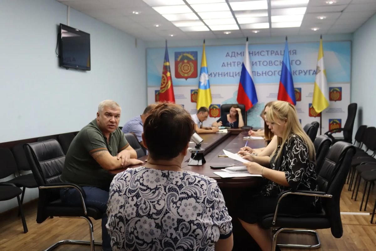 Заместитель главы Администрации Антрацитовского муниципального округа Елена Беседина провела еженедельный приём граждан Заместитель главы Администрации Антрацитовского муниципального округа Елена Беседина провела еженедельный приём граждан