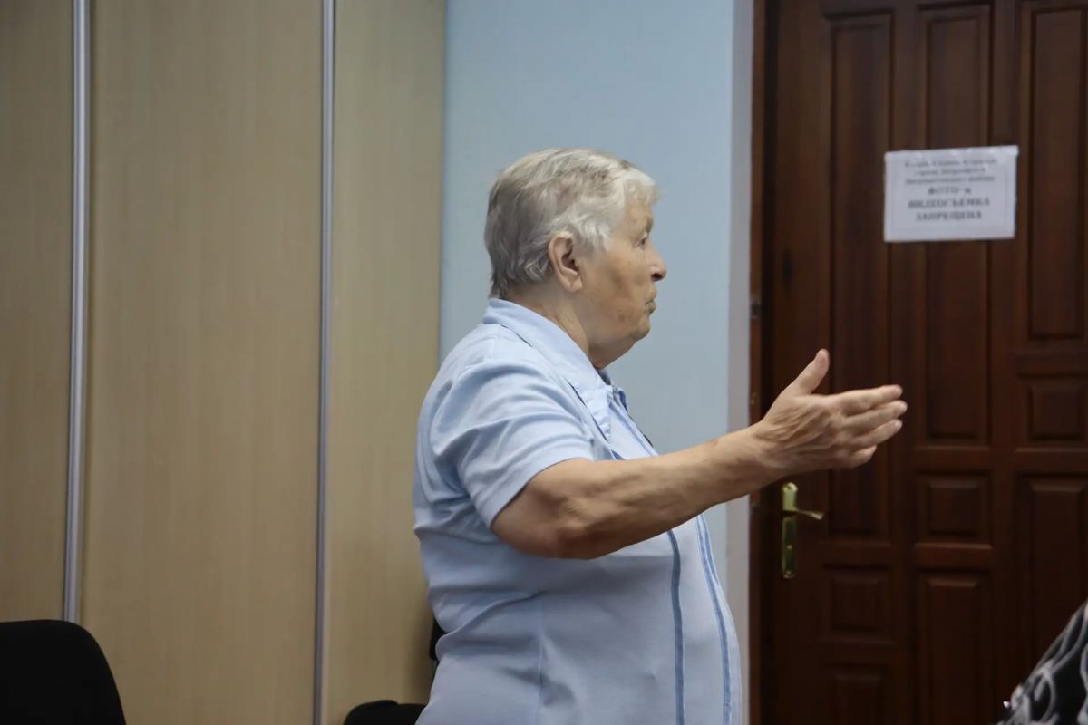 Заместитель главы Администрации Антрацитовского муниципального округа Елена Беседина провела еженедельный приём граждан Заместитель главы Администрации Антрацитовского муниципального округа Елена Беседина провела еженедельный приём граждан