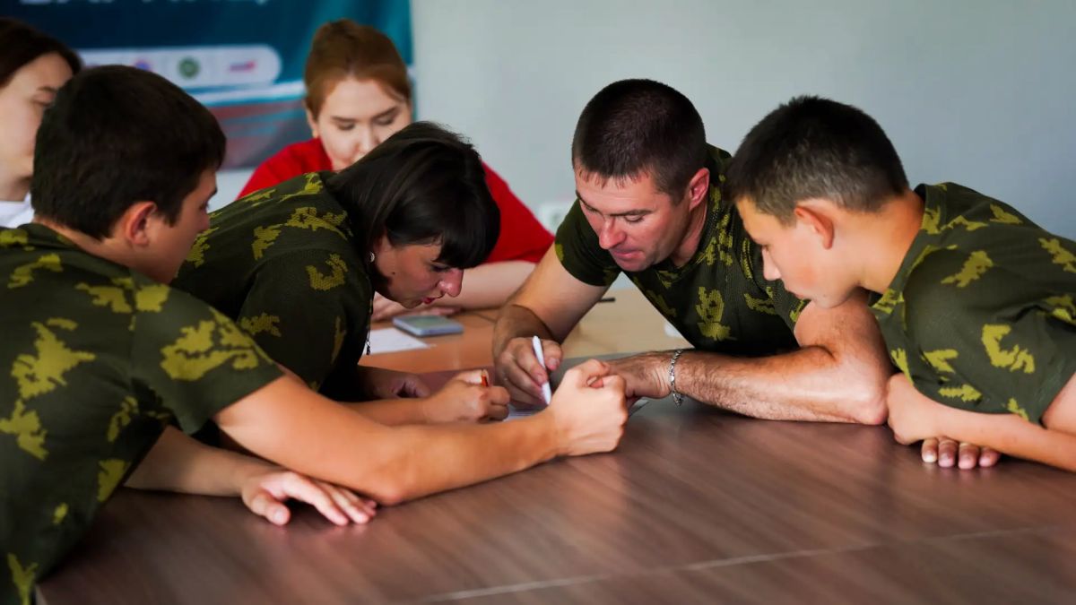 В Луганске состоялся региональный этап Всероссийской игры «Семейная зарница» В Луганске состоялся региональный этап Всероссийской игры «Семейная зарница»