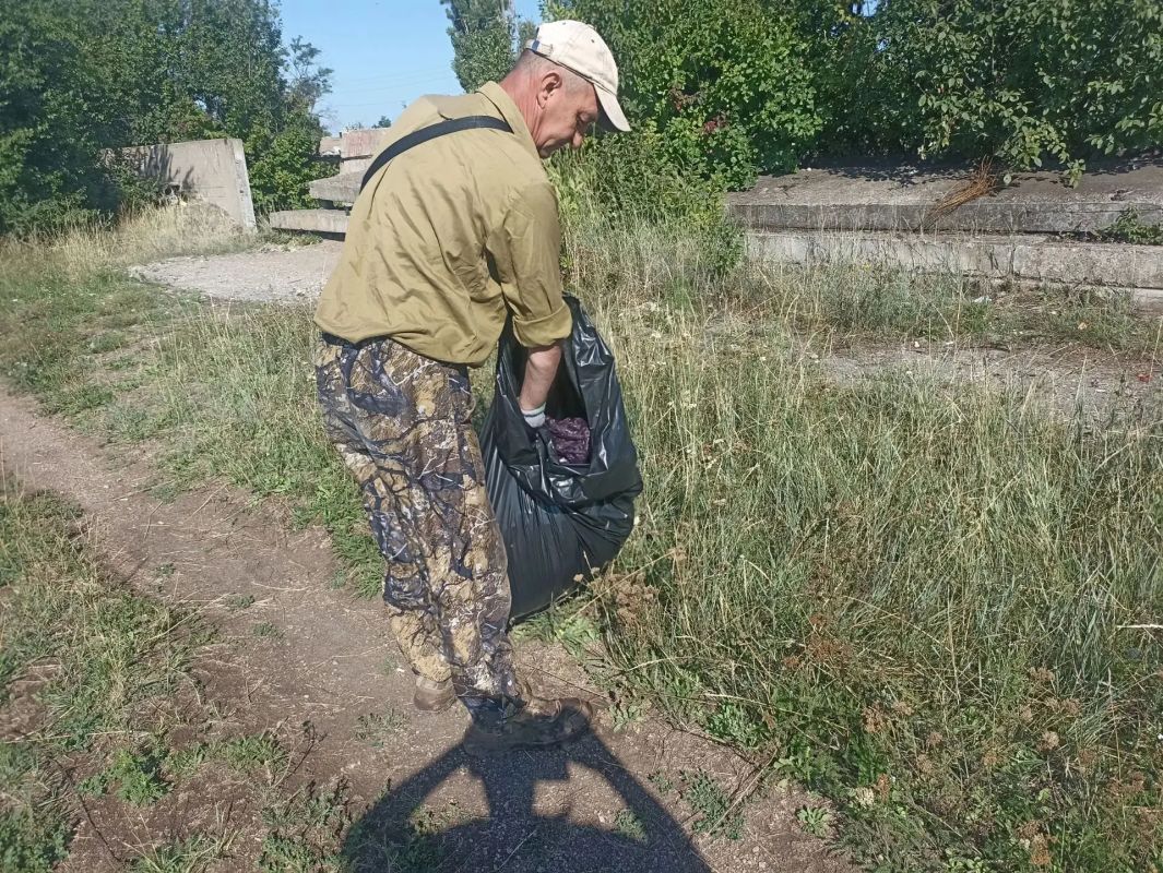 В Комиссаровке прошел очередной субботник В Комиссаровке прошел очередной субботник