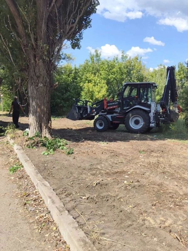 Благоустройство городских территорий, содержание зелёных зон и обеспечение комфортной городской среды — ежедневная работа МУП «Дорожно-эксплуатационное управление» Благоустройство городских территорий, содержание зелёных зон и обеспечение комфортной городской среды — ежедневная работа МУП «Дорожно-эксплуатационное управление»