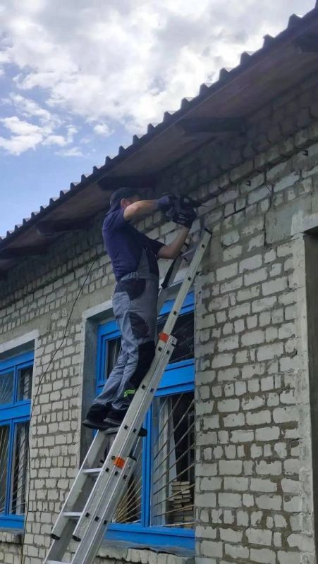 Электрики из Удмуртии восстанавливают электроснабжение Дома культуры в Первозвановке Электрики из Удмуртии восстанавливают электроснабжение Дома культуры в Первозвановке